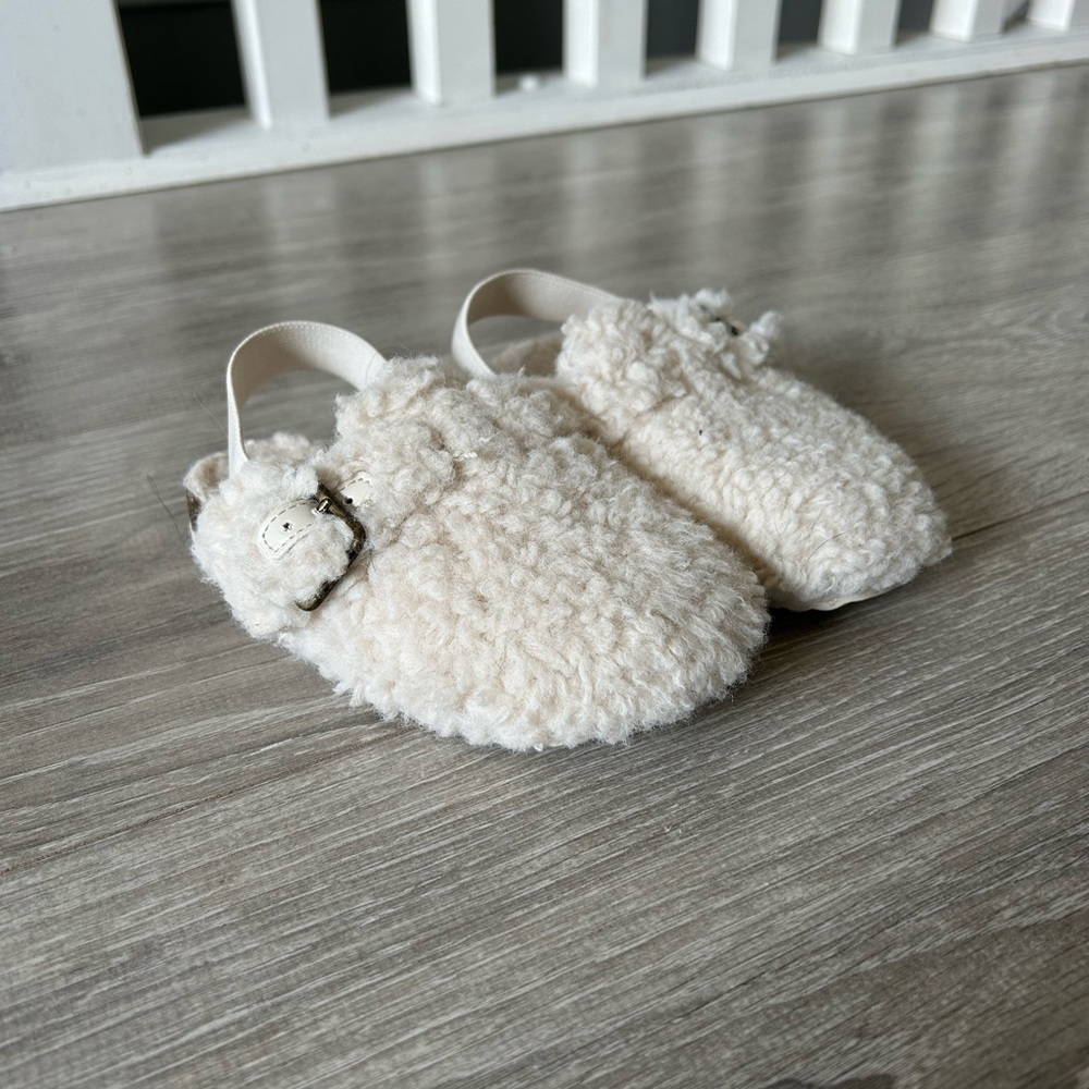 Toddler slippers cat and jack 8T